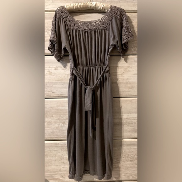 213 Dress that Ties in Back - Picture 2 of 3